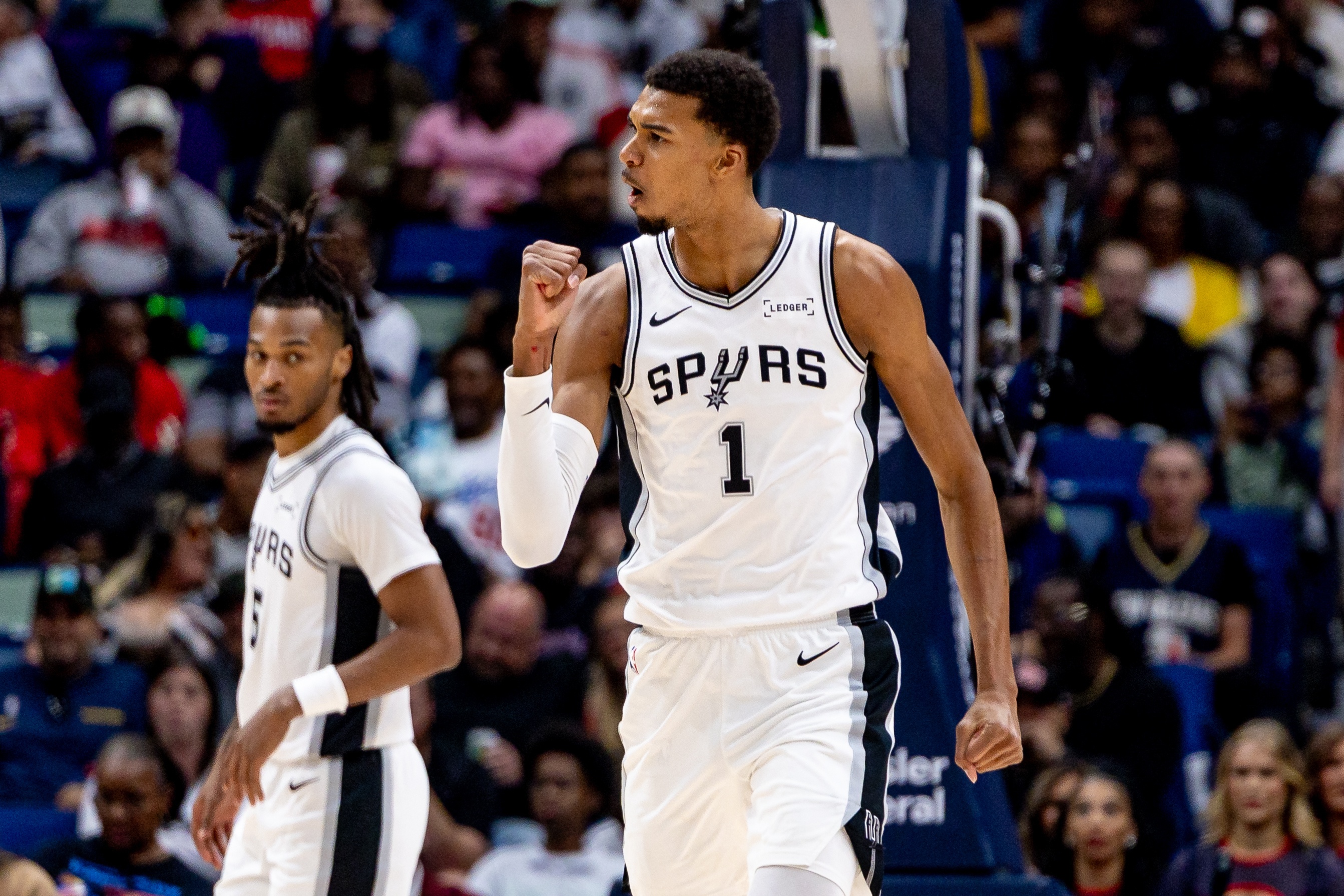 云开体育官网-马刺今日迎战雄鹿 马刺首发:文班&福克斯&卡斯尔&巴恩斯&尚帕尼