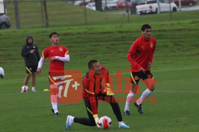 云开体育官网-韩佳奇:主教练非常有激情 对细节严格主抓进攻